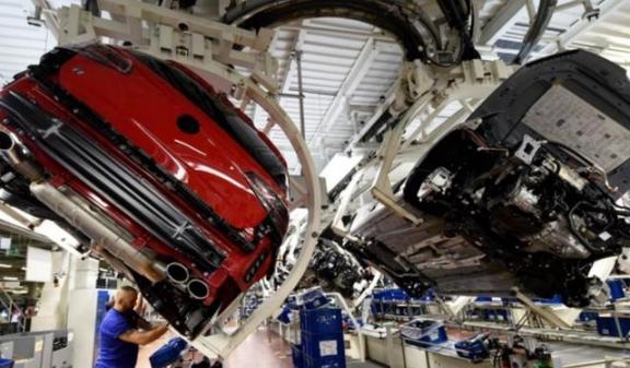 不惜一切打垮中国？真正“敌人”出现！不是美国，普京反成大赢家。中国车企在俄罗