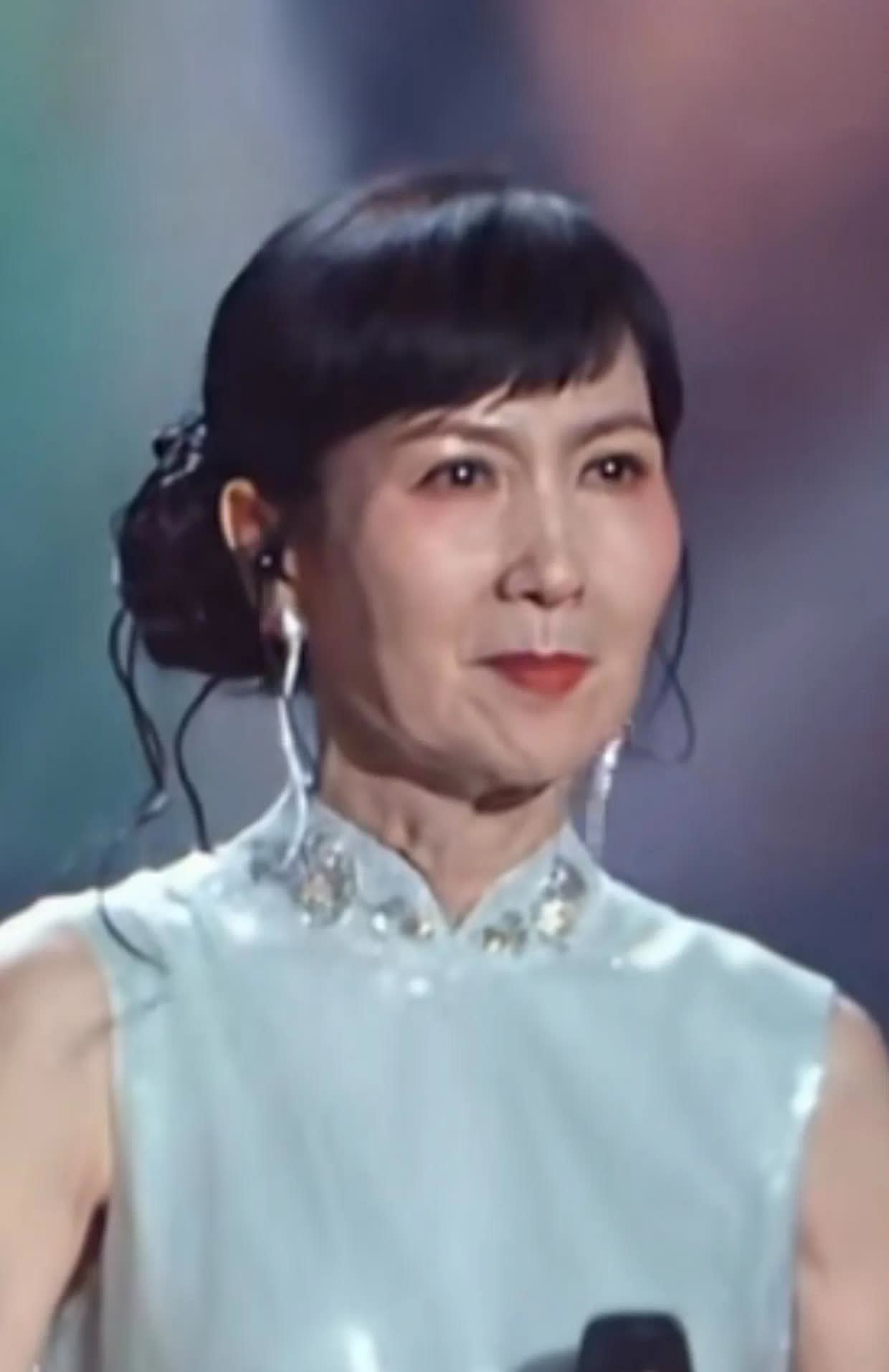 《新白娘子传奇》的相关人员这次倒是聚齐了。听说她们有巡回演唱会，票价高达