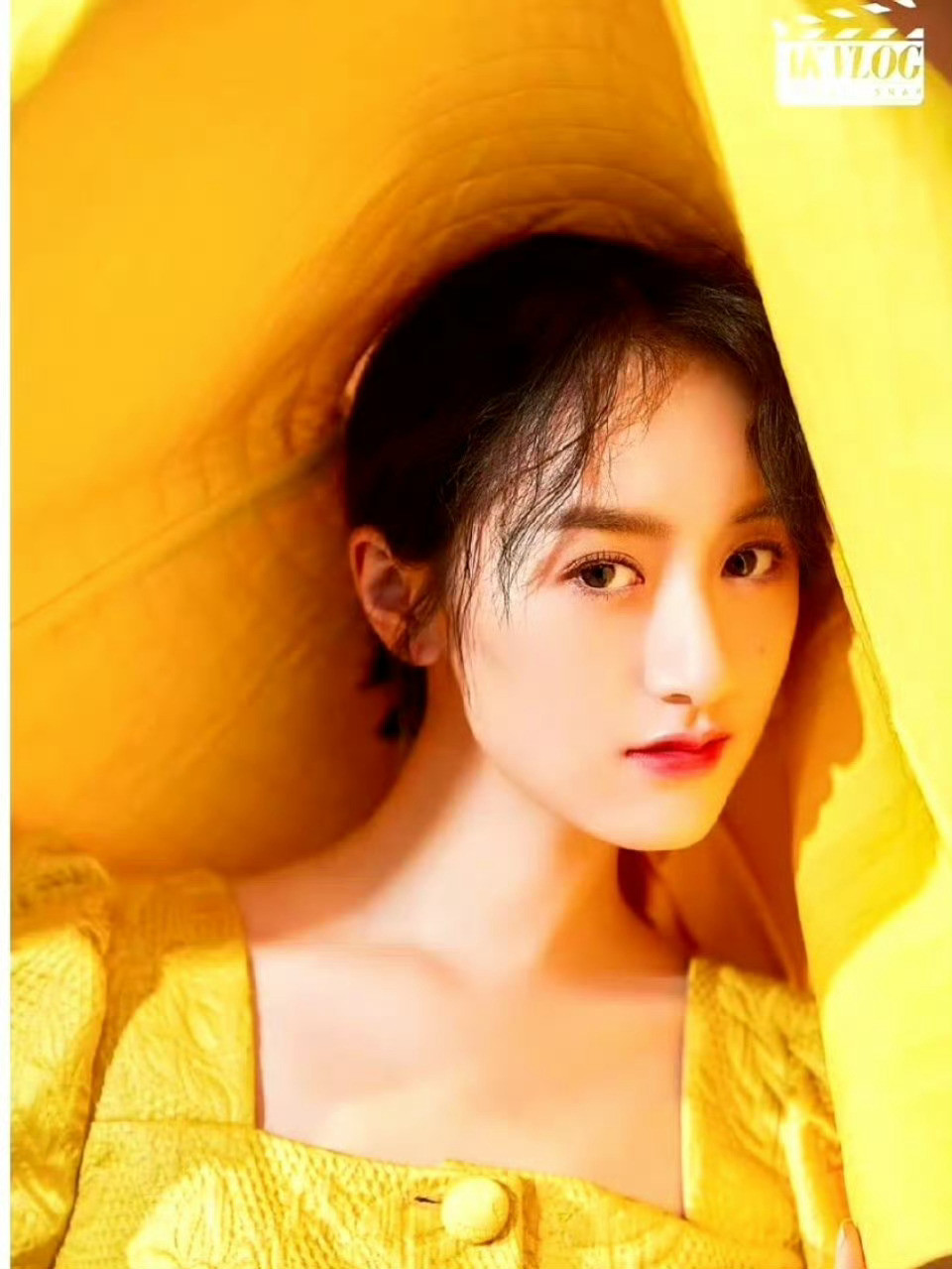 袁冰妍关于明媚的另一种答案：暖黄🧡💛所以我觉得人生路上抛锚是常态好在暖黄色