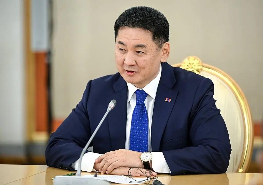 在8月8日，蒙古新任总理乌其日勒在乌兰巴在托会见中国代表的时候，希望中方每月低价