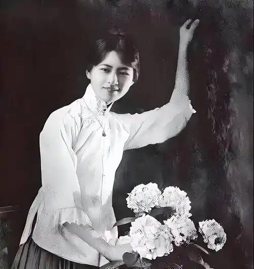 一次，高晓松想拍《林徽因传》，被林徽因的女儿梁再冰警告：“你要是拍我妈和徐志摩有