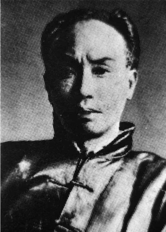 陈独秀的二叔很有钱，可惜没有子嗣。他怕自己死后财产后继无人，所以派两个伙计去北京