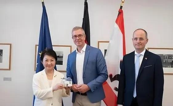 卢秀燕在德国发表不当言论6月10日，台中市长卢秀燕在德国当地公开对外发言时，