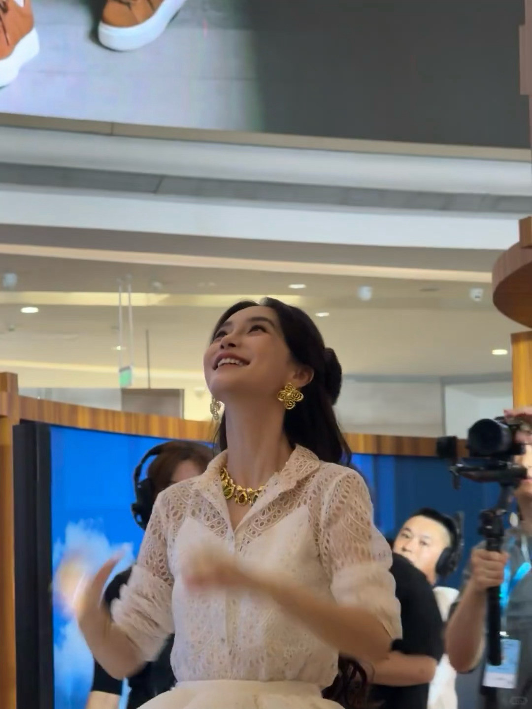 angelababyAngelababy像是来和我结婚的美到不知道说啥了…这生图