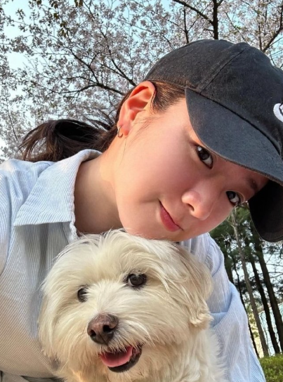 相差9岁的年龄，相爱9年的时光，在2026年5月交汇。这剧本，连Apink的甜蜜