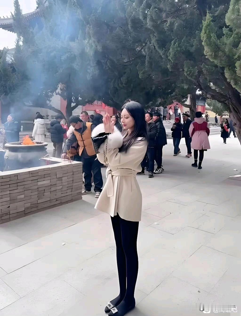 这么高的颜值，除了婚姻，没啥可求了吧。