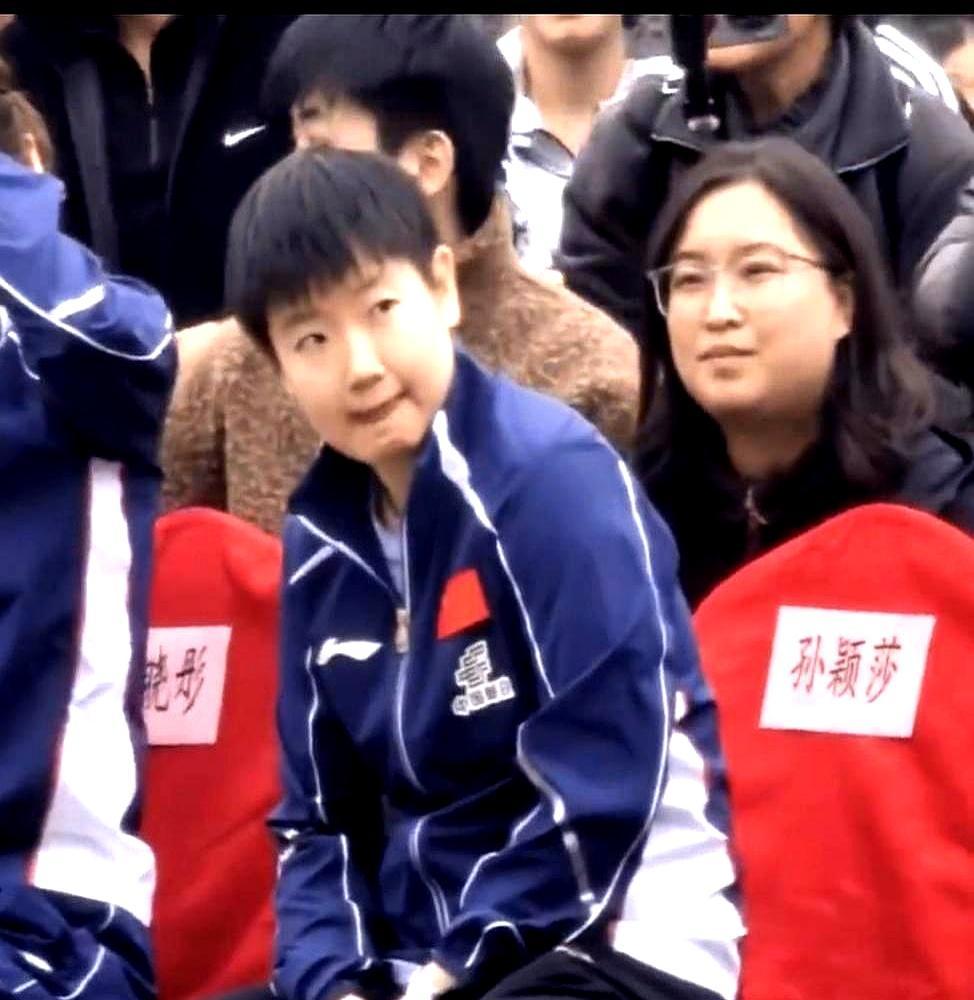 天天蹲国乒队员感情八卦的，脸疼不？之前一堆营销号乱剪赛场互动、统一队服，编