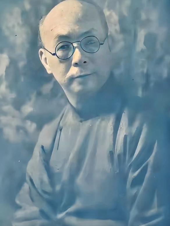 中国最大的汉奸是谁？他远比汪精卫更加可恨。要是没有他，日本连中国大门都进不了。在