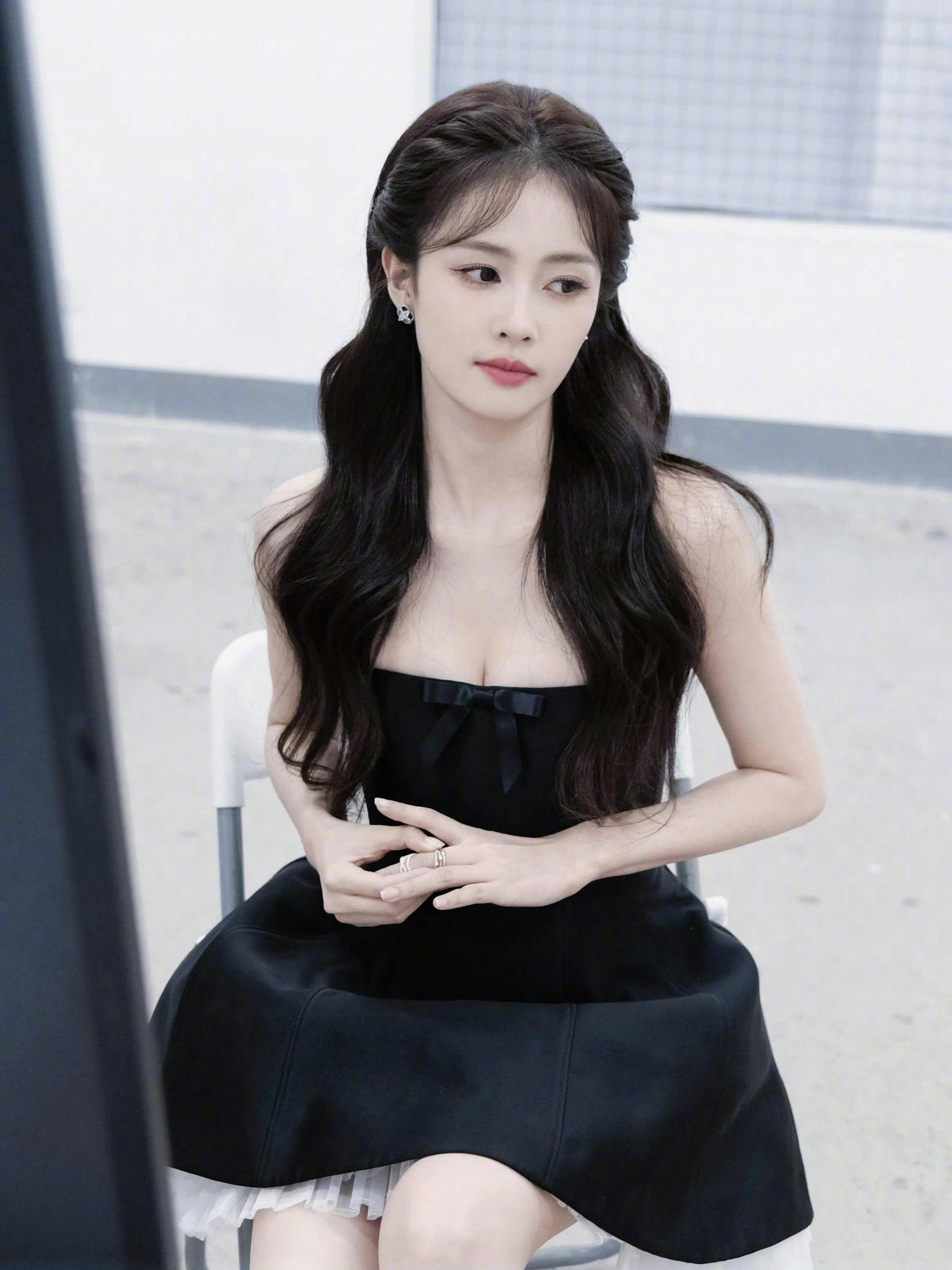 白鹿，黑色抹胸裙，姐姐真的好精致甜美