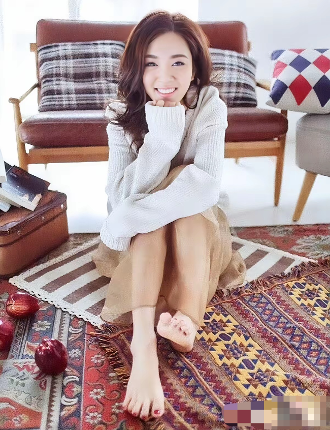 王晓晨，167cm，从头美到脚，特别是那双脚，肉嘟嘟的好可爱