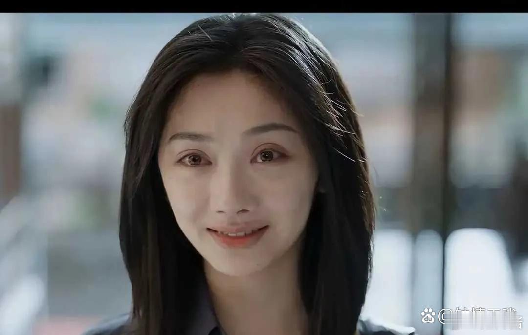 这双眼皮是天生的，还是割了没恢复好？