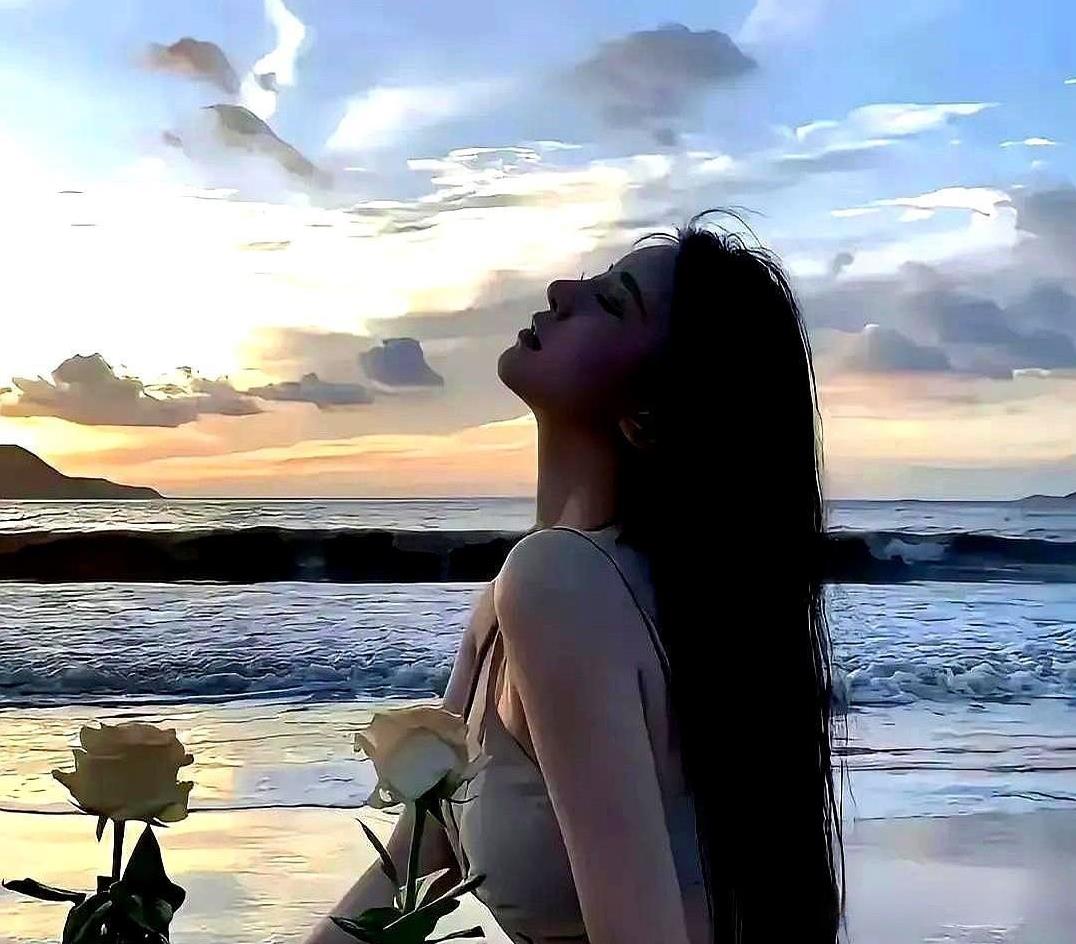 五一假期喝多了和公司女同事小美睡了觉。事后她说没事，大家都是大人了，喝醉了做了傻