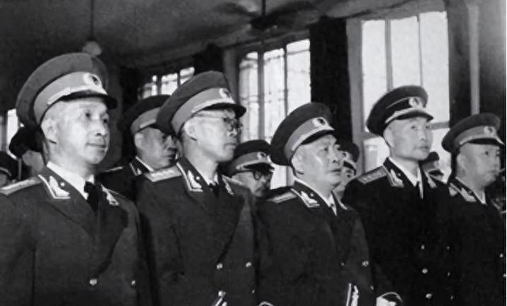 毛主席曾三次重用这位开国大将，他晚年说：没有人比毛主席更高明“老黄啊，这个担子