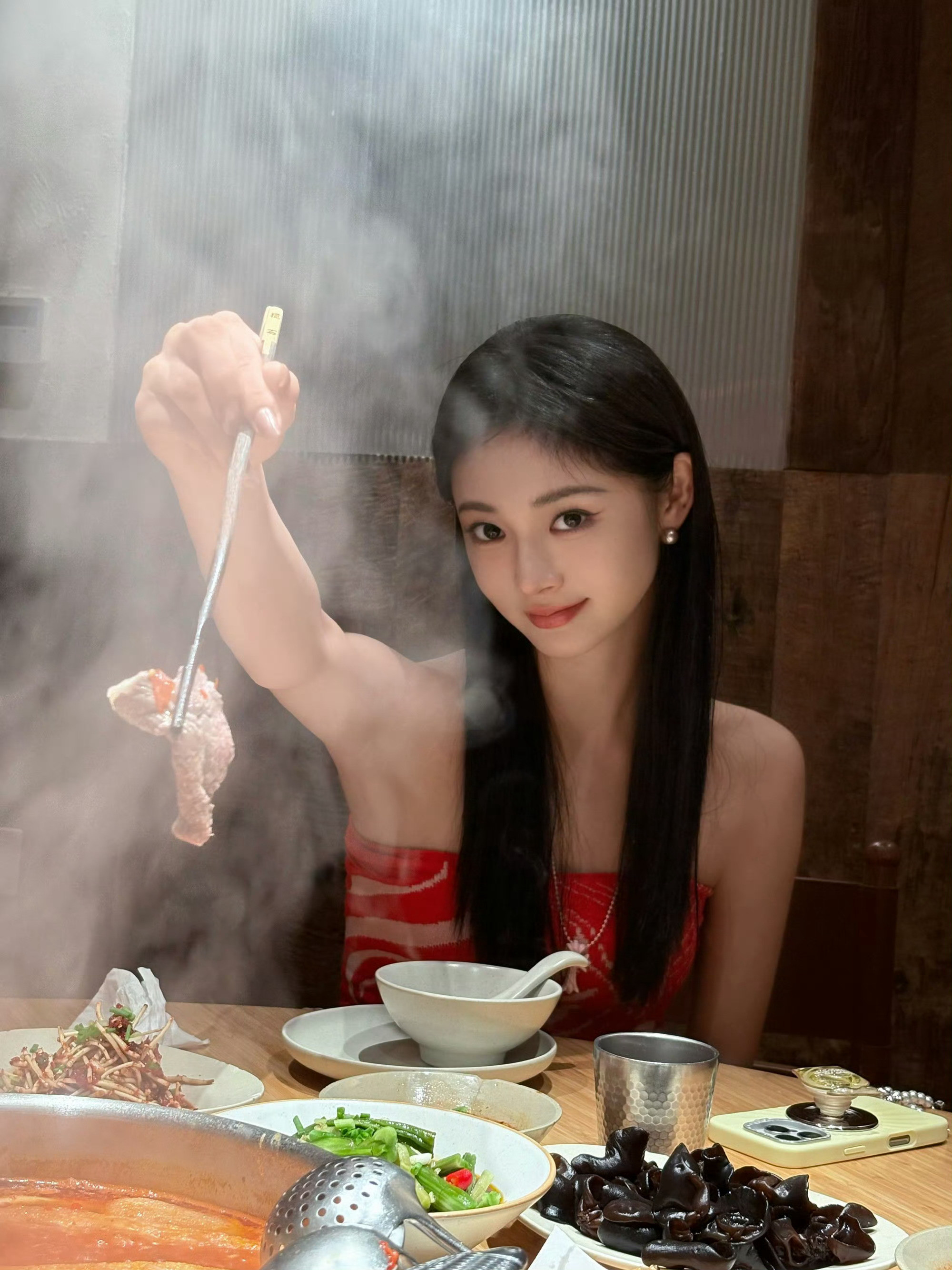 这时候就要问了这个周洁琼怎么这么美今天穿的这一身好辣呀[爱心][爱心]​​