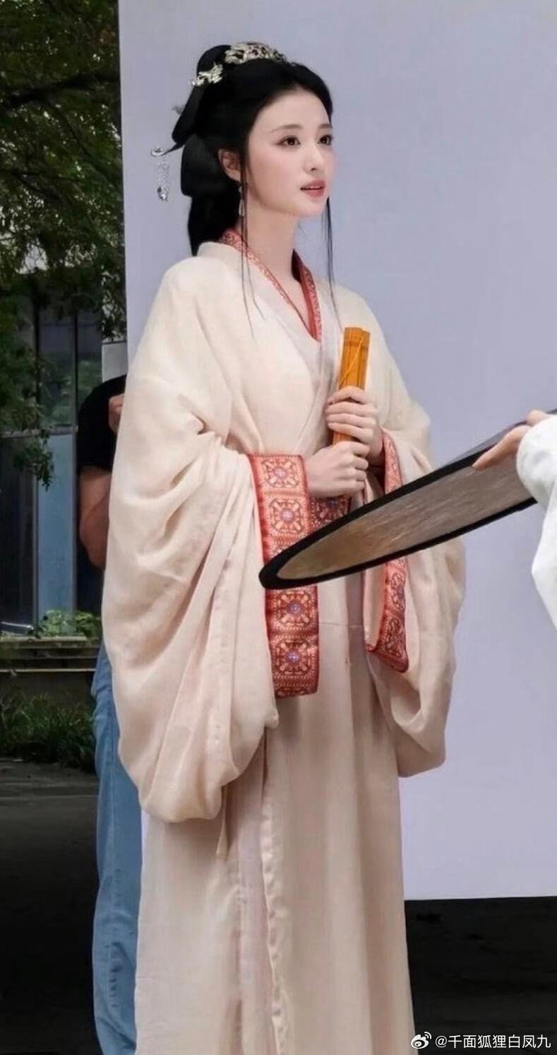 内娱女演员战国袍造型越来越多了陈都灵、孟子义、杨超越、田曦薇、杨颖、王楚然、卢昱