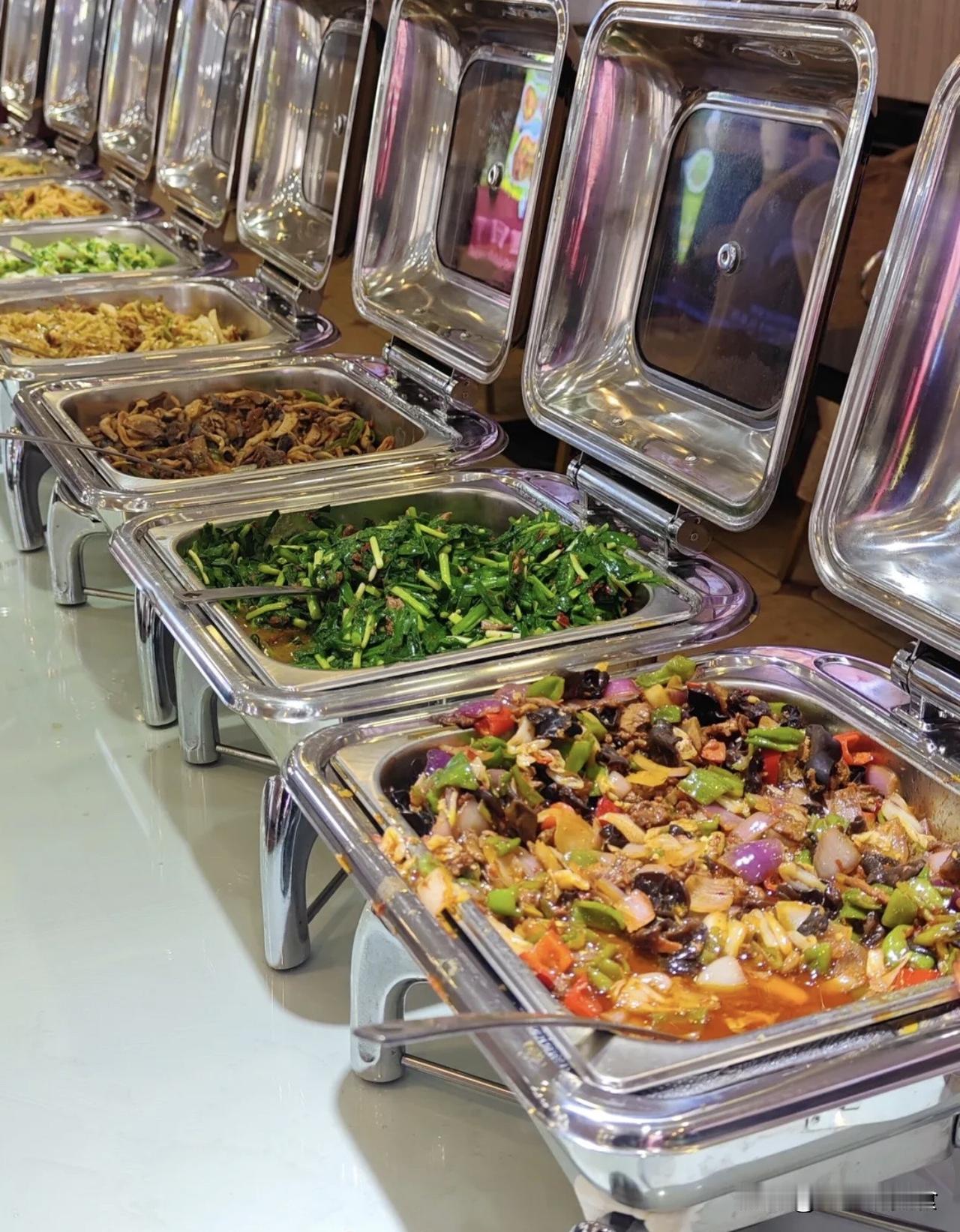 乌鲁木齐高端酒店卷自助拌面：20元管饱背后是餐饮内卷的破局之道最近乌鲁木
