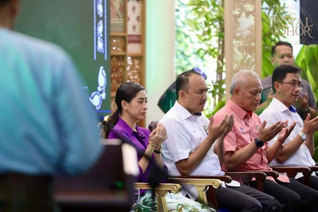 马来西亚王室🇲🇾6月26日，柔佛王储妃卡丽达和小姑子阿米娜公主出席2025