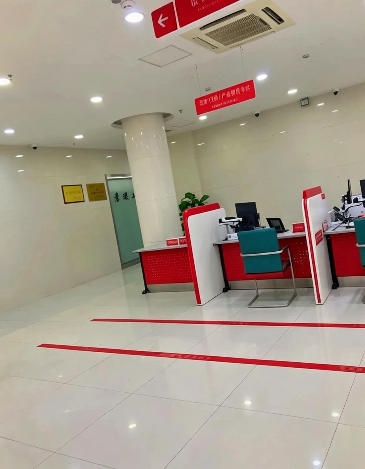 我房贷贷款60万，昨天去银行提前还了27万，柜员在电脑上敲了一阵，抬头跟我