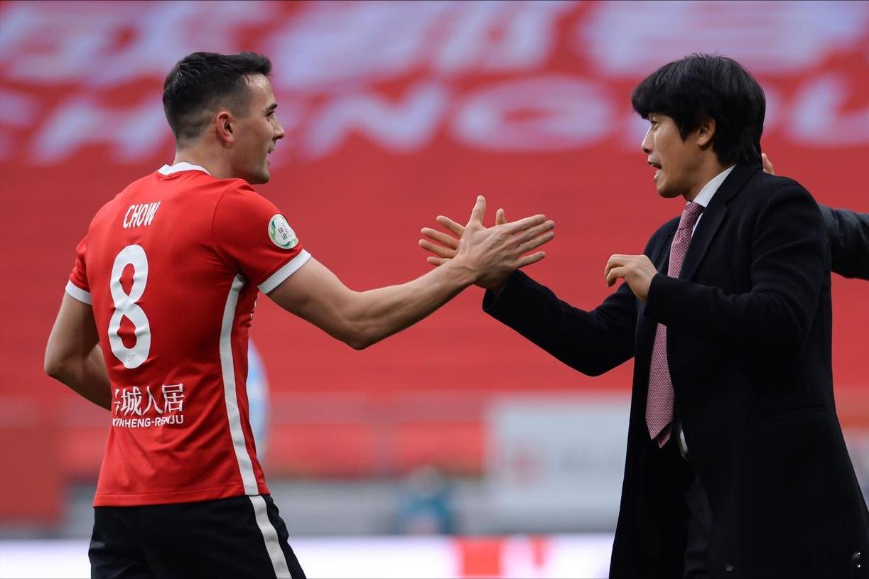 周定洋不缺下家，但要找一个满意的下家不容易，情况与徐正源类似，叫好不叫座。周队的