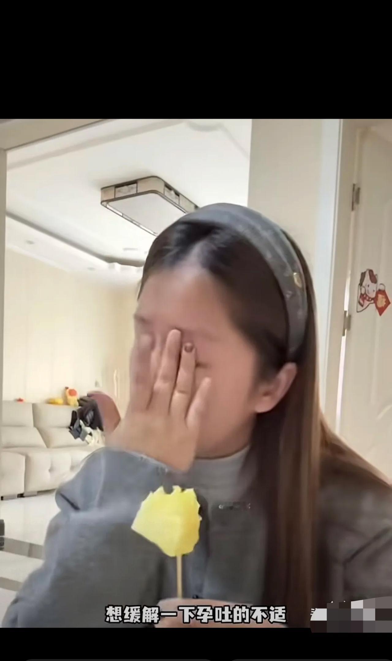 河南商丘，女子怀孕4个月，孕吐严重吃不下饭，就花200块买了点想吃的水果，谁料丈