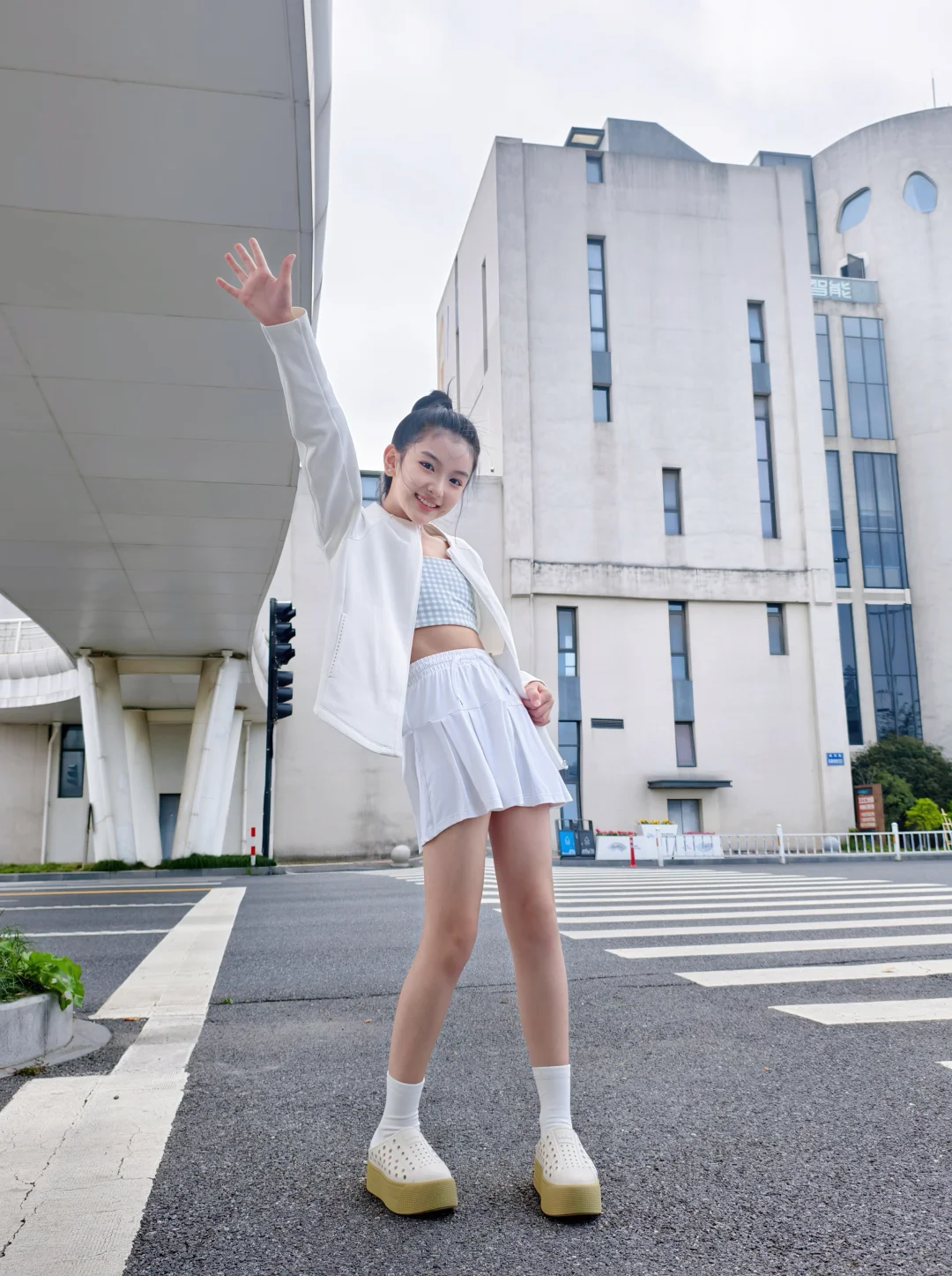 10岁大长腿妹妹的街头随性穿搭～松弛感满满