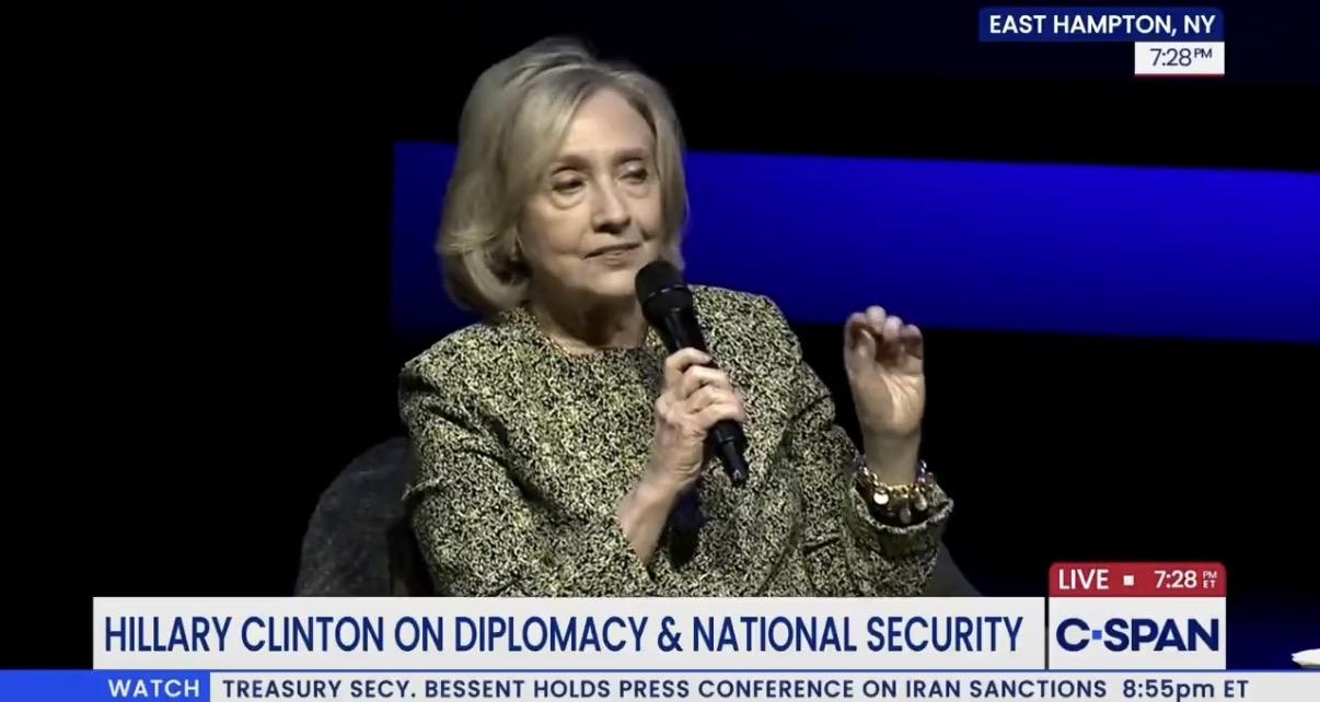 美国前国务卿希拉里·克林顿25日说：“结束乌克兰战争最快的办法，就是特朗普更加坚