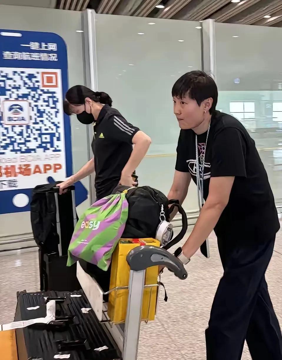 这是谁的错，中国女排前方征战世锦赛，朱婷、袁心玥却闲来无事！女排折戟而归，创世