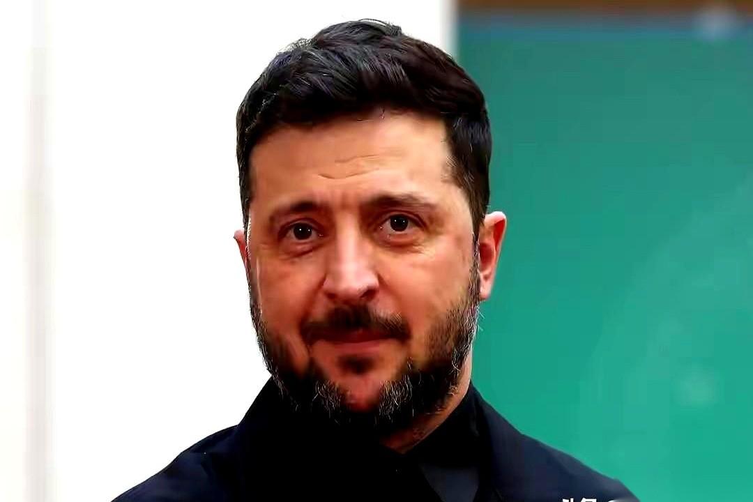 900亿欧元，砸下来了。泽连斯基发文感谢，估计心里乐开了花。但他可能不是笑得