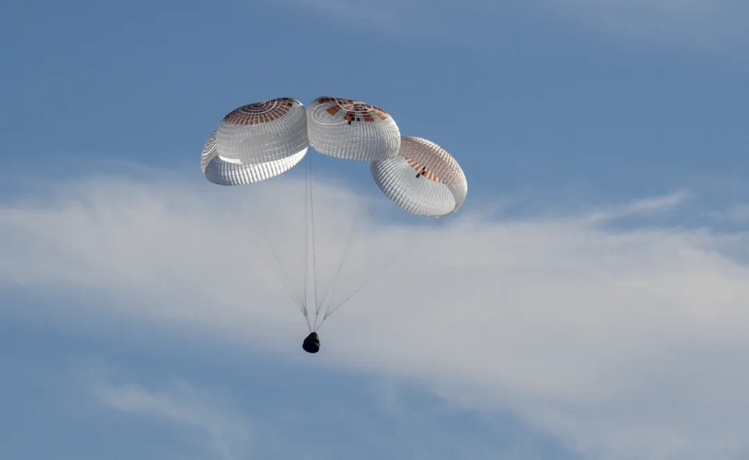 美国最糟糕的太空救援!2名滞留宇航员返回,加班费8291元