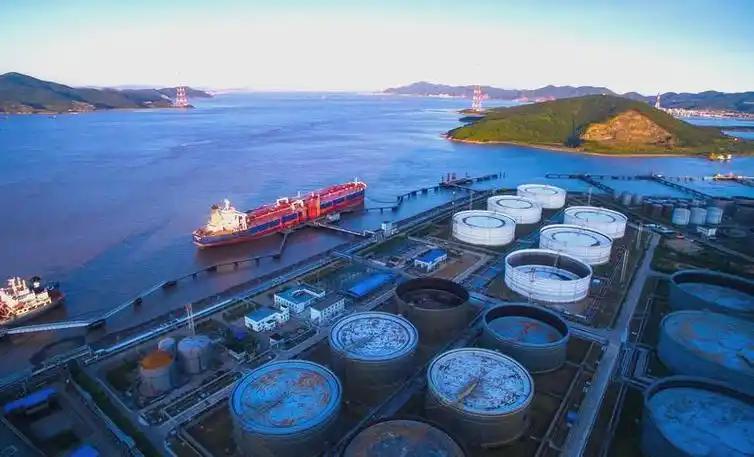 如果继续打下去，中东被打成了废墟，谁得利？毫无疑问，剩下的其他有油气产能和储备的