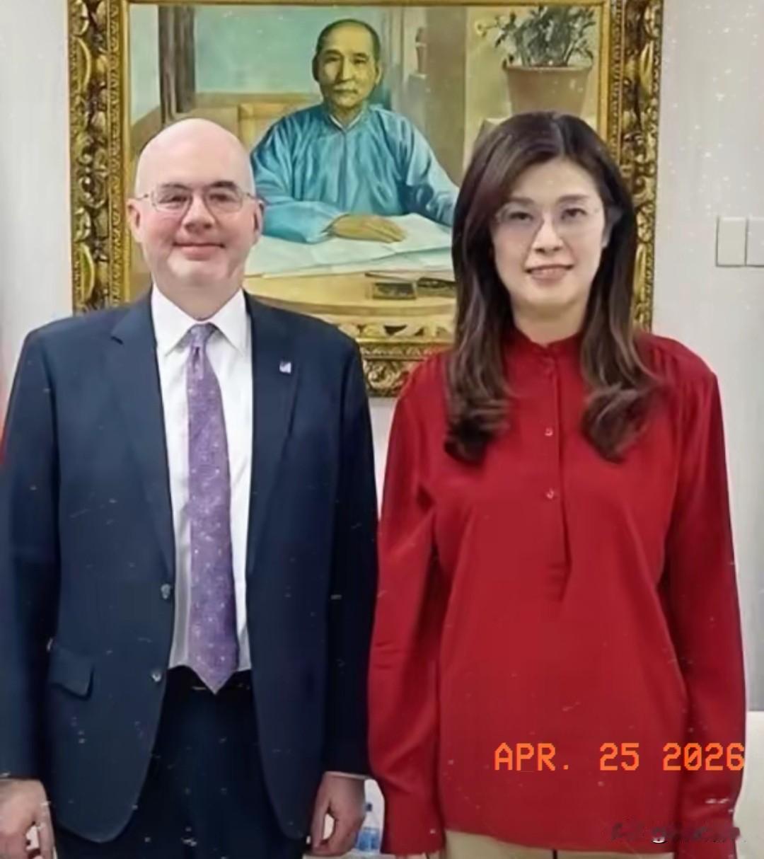 我是万万没想到！郑丽文亲自跑一趟大陆，民调不升反降，直接跌到4%。这一脚踩空，把