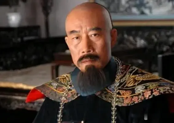 清末三大名臣，曾国藩，左宗棠，李鸿章。曾国藩和左宗棠，老老实实出力，给清政府打