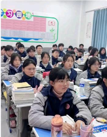 多地非毕业年级取消期末统考近日，关于教育减负的好消息不断传来，多个城市纷纷出