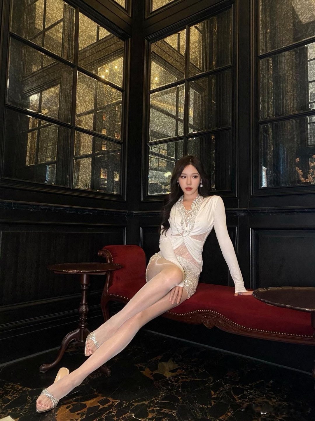 闪耀皮裙配肉丝，你的最爱吗？