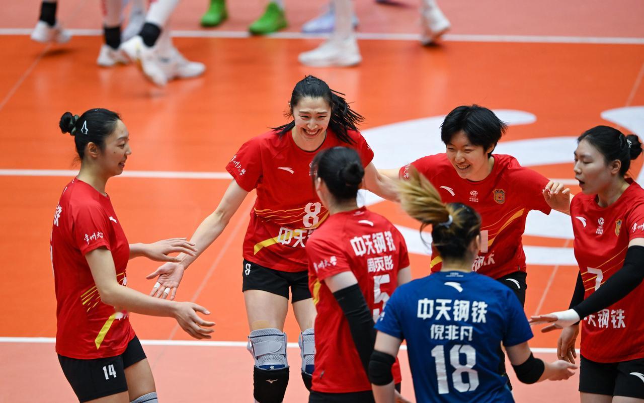 越南国际女排邀请赛开赛在即，代表中国征战的江苏女排誓将青春风暴刮到底。江苏女