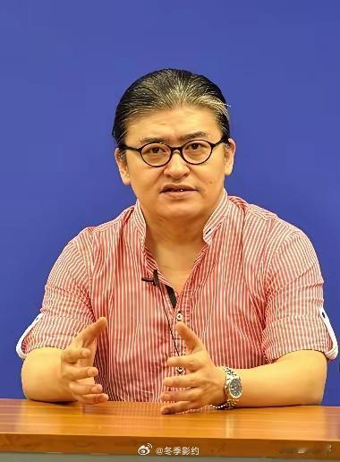 主持人问刘欢:“你为什么不开演唱会赚钱，扩大自己的收入？”刘欢说:“懒得去没完没