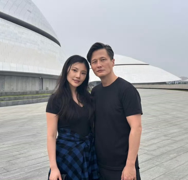 徐冬冬发文回应想不到尹子维是恋爱脑，对徐冬冬这么粘人的吗？当时他们两官宣在一起
