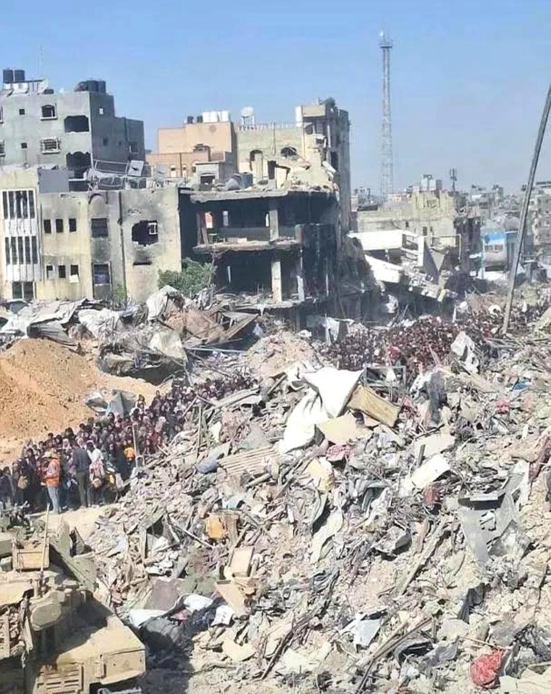 看看当下战火纷飞的伊朗，人民艰难的求生存，苦不堪言。再看看我们