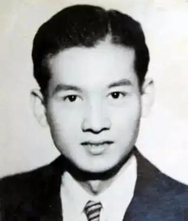 1988年，一个叫叶依奎的老头哆哆嗦嗦地回到大陆。下了飞机，他没回家，直奔组织，