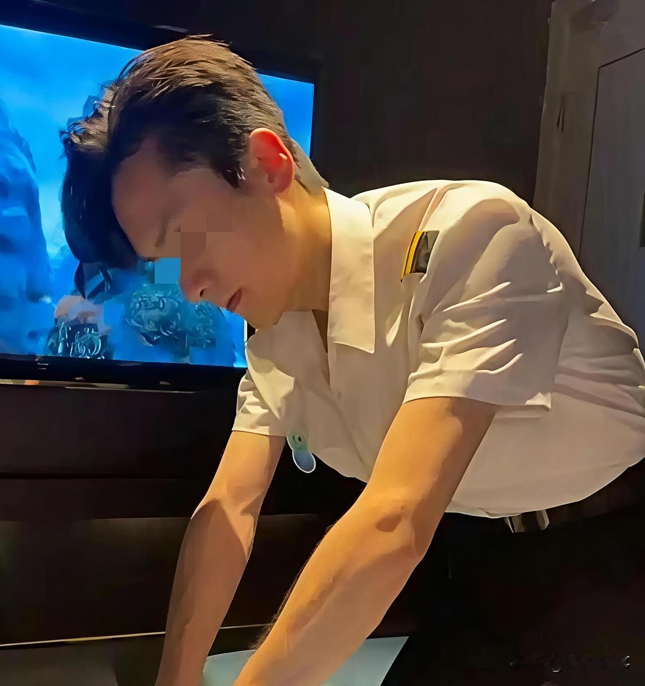 浙江，一名单身女子花费1500元雇请“男模”，不料当晚就在酒店被民警当场查获。女