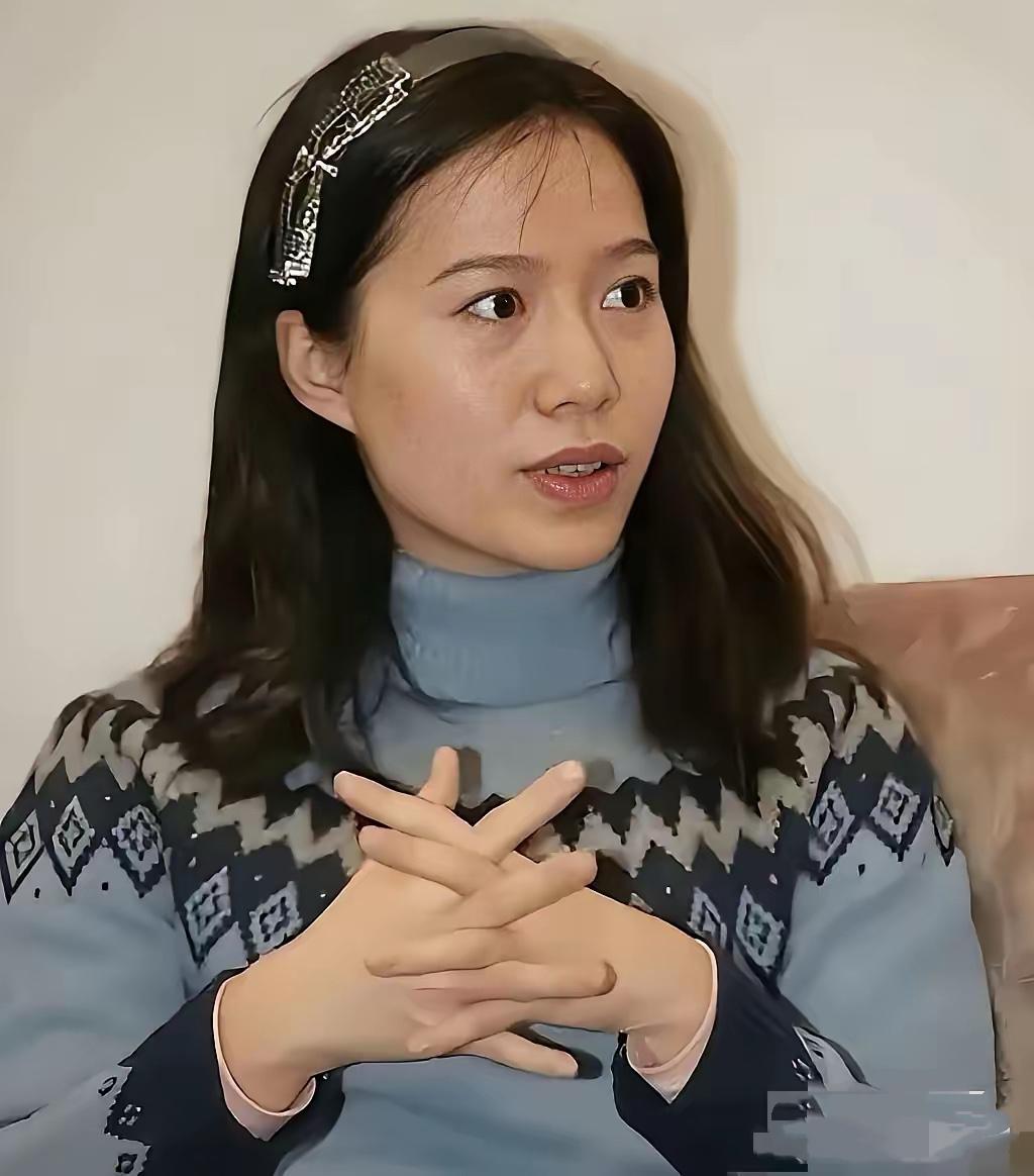 翁帆要去英国了，这一次，她终于为自己活了。这么多年，她一直活在别人的议论里，