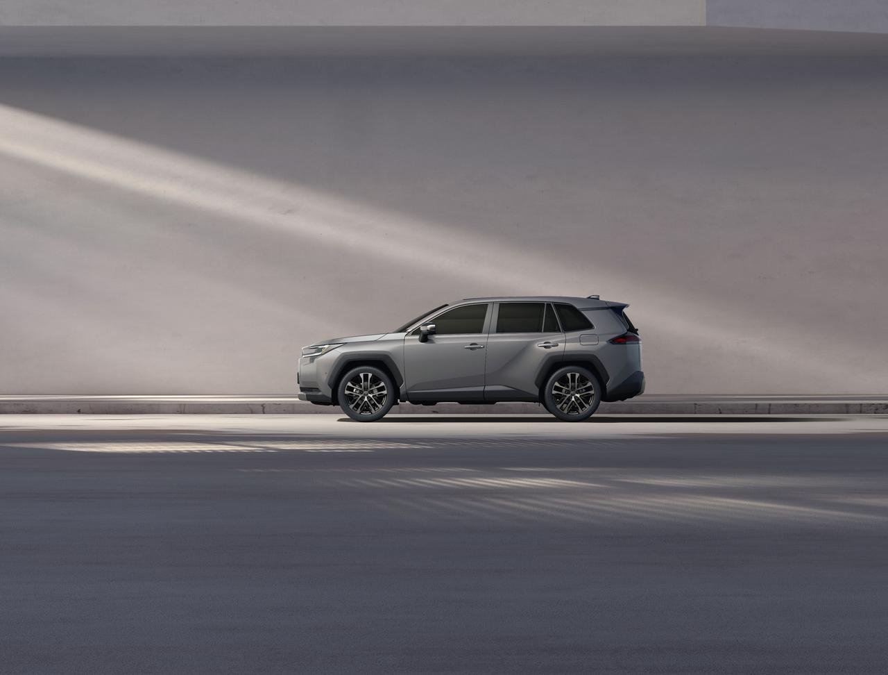 在车企做了20年的高管朋友给的建议：1.通勤用，纯电车！2.短途用，纯电