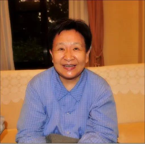 毛泽东逝世后，每逢毛泽东的生日，一个穿着破烂的妇人都会排队进入毛泽东纪念堂，直到