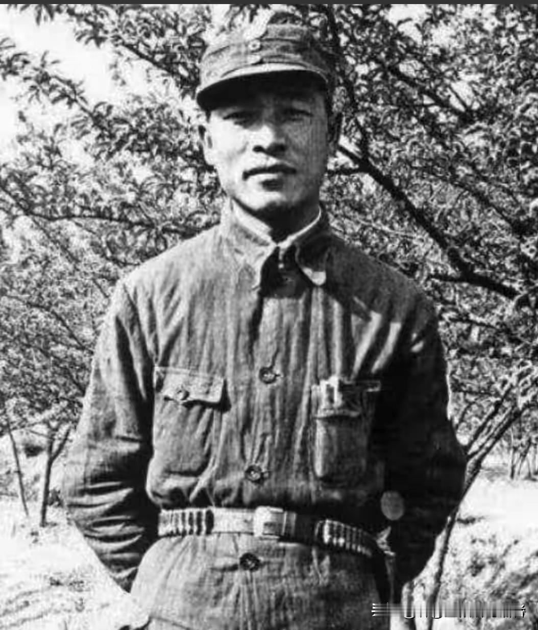 1940年,开会时，炊事员冲上台,喊鬼子来偷袭，彭雪枫竟下令抓他！1940年6