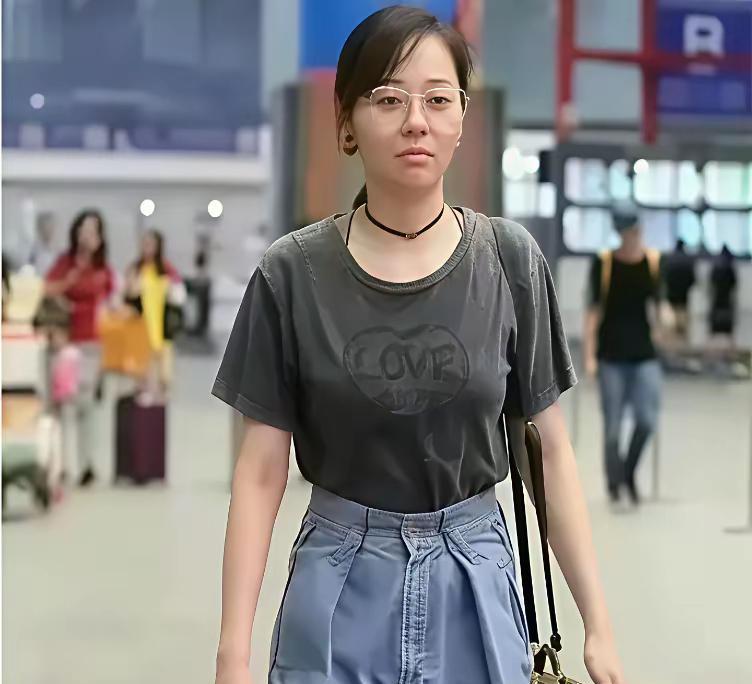 我开始理解冯轲了张靓颖哪哪都好但是有一个很致命的缺点要不得的，那就是她妆前妆