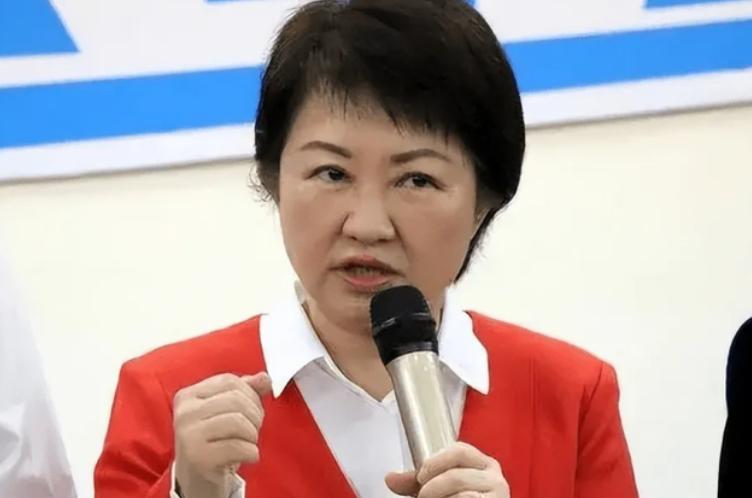 卢秀燕咋也想不到，她去美国，蓝营都在附和，却被绿营一人一句话干蒙了。何欣纯一