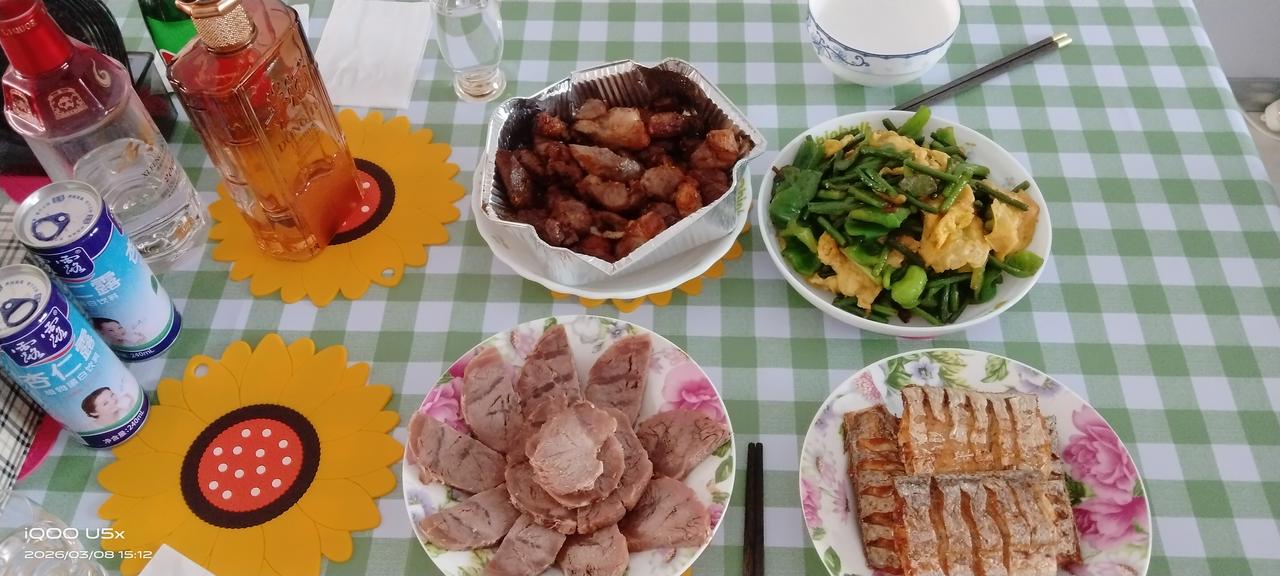 越来越讨厌他！前几天买两袋大米，到货后，快递显示单号取件吗，我让我家老伴去取，