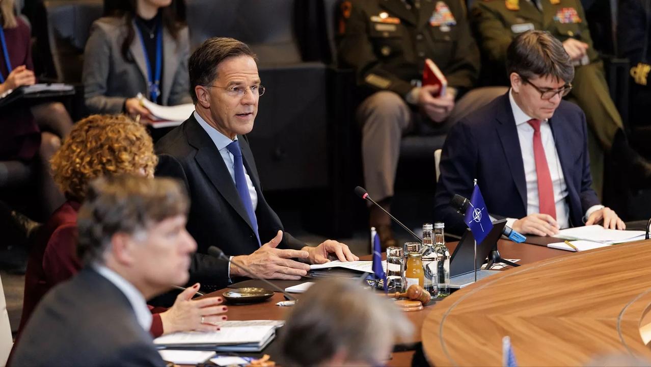 美国和北约谈崩了，当场离开当地时间12月3日，美国国务卿鲁比奥罕见的缺席了北约