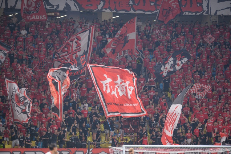 解说员: 极端球迷训话风气需改一改, 不是外国什么东西都是好的