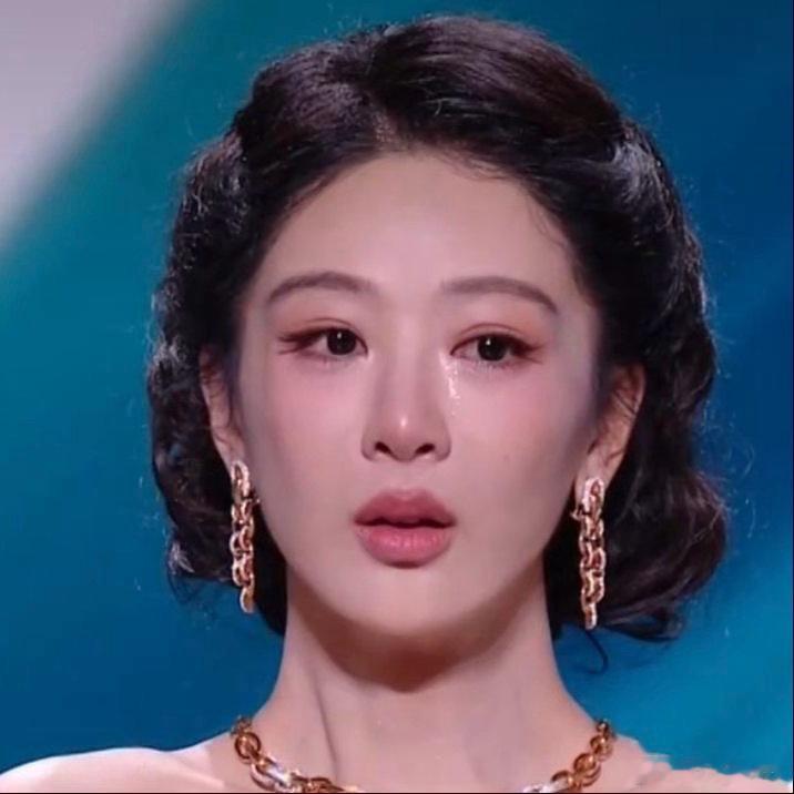 之前听说小沈阳女儿化一次妆要3万，我都觉得够夸张了，直到刷到杨紫白玉兰颁奖礼的妆